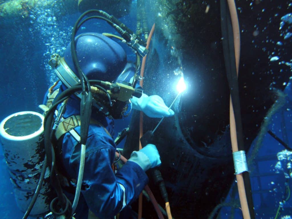 This Underwater Inspector Is Helping Update the FHWA Reference Manual